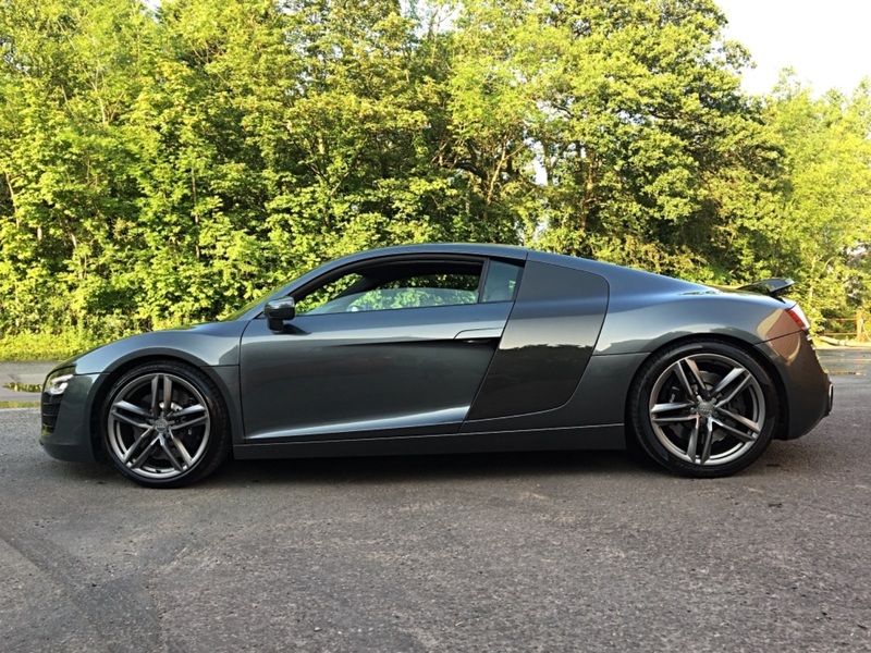 View AUDI R8 V8 QUATTRO